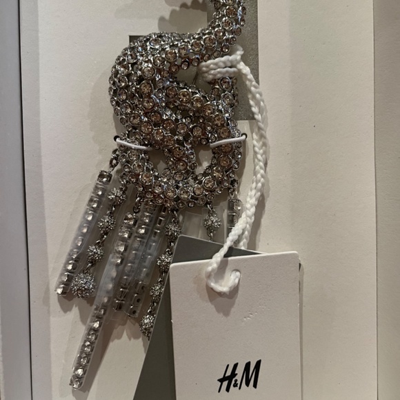 H&M Studio Collection Rhinestone Clip Silver Crawl Earring FOR ONE EAR ONLY - Picture 9 of 11